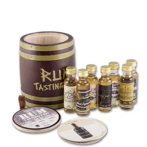 ICH LIEBE RUM Tasting Fass 41,7% Vol. - 7x0,02l in Holzkiste - Entdecken Sie die Vielfalt des Rums mit dem ICH LIEBE RUM Tasting Fass. Diese stilvolle Holzkiste enthält sieben 0,02 l Flaschen, ideal für Verkostungen und Cocktails. Genießen Sie harmonische Aromen und besondere Geschmackserlebnisse.