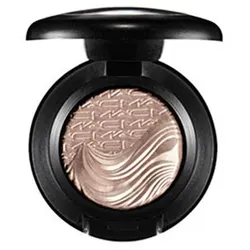 Mac Extra Dimension Eye Shadow A Natural Flirt 1,30 g - Lidschatten mit innovativer Hybrid-Formel für intensive, langanhaltende Farben und vielseitige Finishes von sanft bis metallisch-glänzend. Ideal für professionelle Looks.