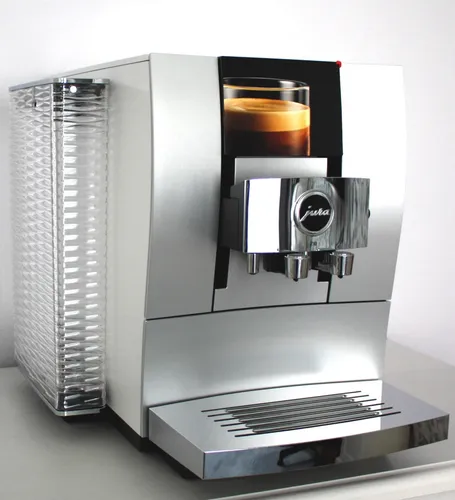 JURA Z10 (EA) Cold Brew Kaffeevollautomat - Aluminium White, perfekter Genuss für kalten Kaffee und stilvolles Design