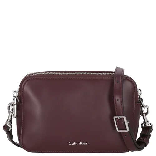 Calvin Klein Umhängetasche CK Webbing Double Strap Camera Bag - Stylische Umhängetasche mit 2 geräumigen Fächern und modischen Reißverschlüssen. Verstellbare Schulterriemen für individuellen Tragekomfort und kompakte Form für den Alltag.