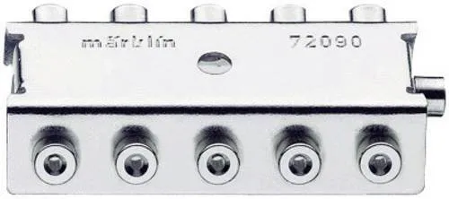 Märklin 72090 Modellbahn Verteilerplatte - Praktische Verteilerplatte für 11 Stecker mit neuem Stecksystem. Alle 12 Anschlüsse sind elektrisch verbunden und ermöglichen eine einfache Zuleitung.