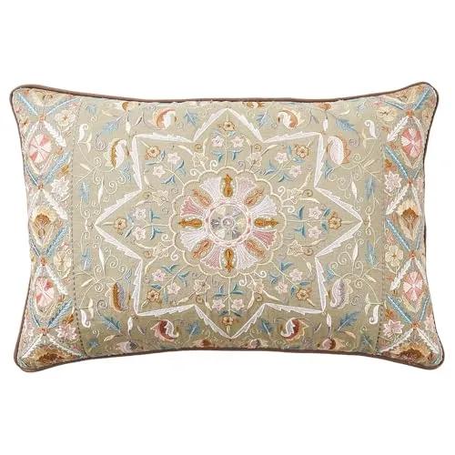 BUTLERS Dekokissen 60x40cm - Bohemian Design für Ihr Zuhause - Weiches Zierkissen mit floralem Stickmotiv, ideal für Sofa oder Bett. Pflegeleichter Baumwollbezug mit abnehmbarem Reißverschluss. Perfekte Ergänzung für eine gemütliche Wohnatmosphäre.
