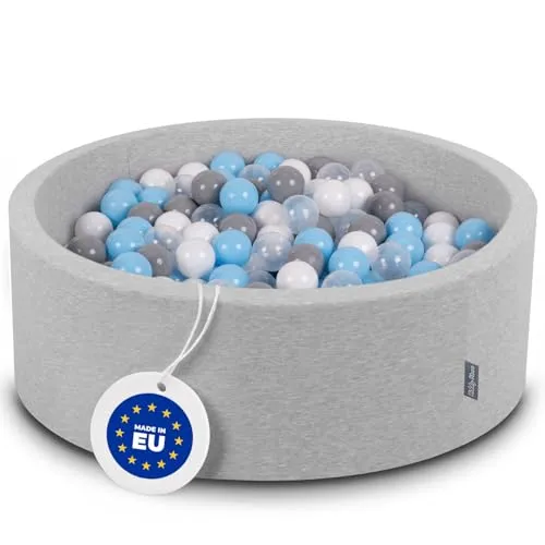 KiddyMoon Bällebad 90x30 cm mit 200 bunten Bällen - Das KiddyMoon Bällebad bietet stundenlangen Spielspaß für Kinder. Hergestellt aus hochwertigen, ungiftigen Materialien, ist es Eurofins-zertifiziert. Der abnehmbare Bezug ist bei 30°C waschbar und passt sich jedem Raumdesign an.