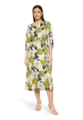 Schwingendes Floralkleid Mehrfarbig 38 - Bringe Farbe in Deinen Frühling mit unserem schwingenden Floralkleid von Cartoon! Aus atmungsaktiver Baumwoll-Lyocell-Mischung, ideal für warme Tage. Der feminine Schnitt und das florale Design machen es zum perfekten Begleiter für jeden Anlass.