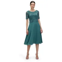 Vera Mont Damen Cocktailkleid mit Spitze in Dark Emerald - Elegantes Cocktailkleid mit Spitzenverarbeitung in Midi-Länge, ideal für stilvolle Anlässe. Aus hochwertigem Chiffon gefertigt, bietet es eine feminine Passform für einen charmanten Look.