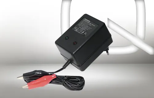 Q-Batteries BL 24-0,5 Ladegerät für Bleiakkus 24V - 0,5A - Effizientes Batterieladegerät für Kraftfahrzeuge, bietet eine zuverlässige Ladeleistung und einfache Handhabung.
