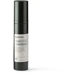 Rebiome ReFence Tinted Sunscreen SPF30 50ml - Sonnenpflege mit langanhaltendem, seidig weichem Schutz. Der getönte Sonnenschutz bietet starken Schutz vor UV-Strahlen und Umweltverschmutzung - ideal für alle Hauttypen.