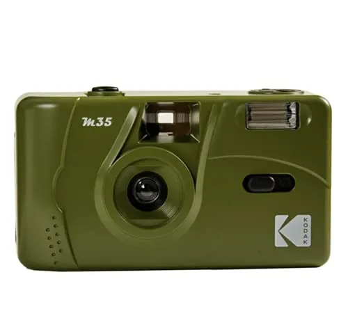 Kodak M35 Wiederverwendbare Filmkamera, 35 mm, Olivgrün - Analoge Kompaktkamera mit Retro-Design und integriertem Blitz, ideal für kreative Aufnahmen unterwegs – leicht und einfach zu bedienen.