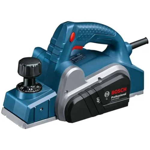 Bosch Professional GHO 6500 Hobel 650W - Hobel mit leistungsstarkem 650-W-Motor für schnelle Planung und optimiertem Luftstrom zum effizienten Auswerfen von Holzspänen.