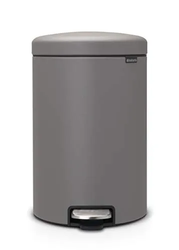Brabantia Treteimer newIcon, 20 L – Geräuschlos und Praktisch - Der 20 L Treteimer mit herausnehmbarem Einsatz und geräuschlosem Deckel sorgt für eine saubere und leise Entsorgung. Inklusive Probepackung der passenden Müllbeutel – für einfache Handhabung und perfekten Sitz.