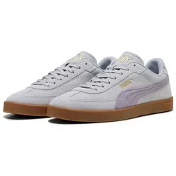 Puma Club II Era Suede Sneaker in vibrant silver-lilac - Die Puma Club II Era Suede Sneaker kombinieren Stil und Komfort für Alltag und Freizeit. Mit SOFTFOAM+ Innensohle für angenehme Dämpfung und hochwertigem Obermaterial aus Rindsleder sind sie die perfekte Wahl für modebewusste Träger.