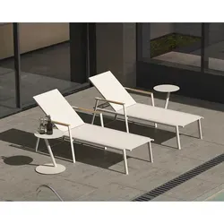 Best Sonnenliege Paros - 196 cm x 76 cm x 36 cm, Sand - Sonnenliegen für Garten und Terrasse, mit verstellbarer Liegefläche in 4 Positionen und eleganten Teakholz-Armlehnen für höchsten Komfort.
