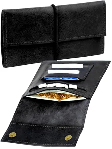 Simaru Handgefertigte Tabaktasche aus italienischem Leder – Stilvolle Drehertasche mit Magnetverschluss - Diese edle Tabaktasche aus hochwertigem italienischen Leder bietet perfekten Stauraum für Drehtabak, Filter und Papers. Mit durchdachtem Design und flexiblen Verschlussoptionen ist sie ideal für unterwegs. Handgefertigt in der EU.