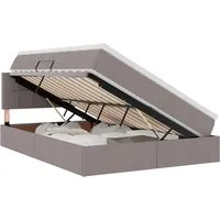 vidaXL Stauraumbett mit Matratze Taupe 140 x 200 cm - Modernes Stauraumbett mit hydraulischem Liftmechanismus für optimalen Platz unter dem Bett. Inklusive bequemer Matratze und stilvollem Polyester-Headboard – ideal für jedes Schlafzimmer.