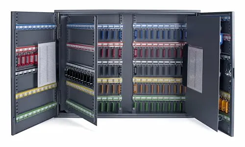 Pavo Schlüsselkasten 8032129, 300 Haken mit Zylinderschloss - Metallschlüsselschrank für bis zu 300 Schlüssel, mit sicherem Zylinderschloss und seitlichem Einwurfschlitz für einfache Rückgabe. Ideal für Organisation und Sicherheit.