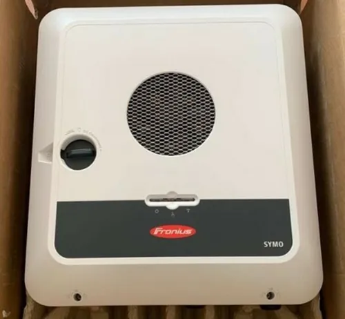 Fronius Symo Gen24 10.0 PLUS Hybrid Wechselrichter - Leistungsstarker 10 kW Hybrid Wechselrichter mit Notstromfunktion. Ideal für effiziente Energieversorgung und hohe Flexibilität im Einsatz.