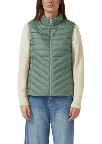 s.Oliver Steppweste mit Stehkragen in SAGE GREEN - Stylische Steppweste für Damen in Größe 36, pflegeleicht und schmutzabweisend. Ideal für den Alltag mit praktischem Reißverschluss und zwei Taschen.