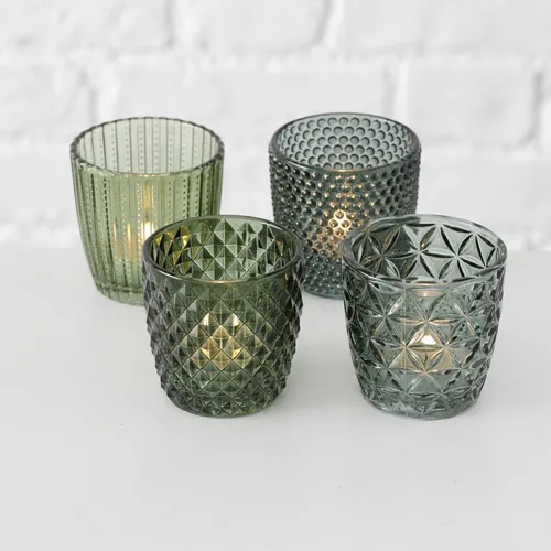 Boltze Windlicht Set Marilu 4-teilig - Deko-Gläser in Grün - Stimmungsvolles 4-teiliges Windlicht Set aus grün lackiertem Glas mit unterschiedlichen Mustern. Ideal für Festlichkeiten oder als gemütliche Tisch-Deko. Perfekt für Teelichter und vielseitig einsetzbar.