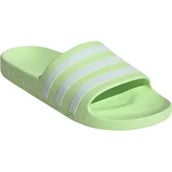 adidas Unisex Adilette Aqua Slides - Bequeme Duschsandalen in Green Spark - Dusch- & Badeschuhe für Herren mit leichtem Design und weichem Cloudfoam Fußbett für maximalen Komfort beim Duschen oder Entspannen am Pool.