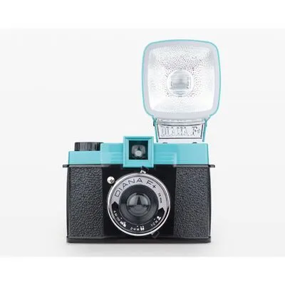 Lomography Diana F+ Kamera & Blitz F+ - Analoge Kompaktkameras mit einzigartigem Lomo-Charme, perfekt für kreative Fotografie und traumhafte Bilder mit einem Hauch von Vintage.