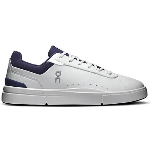 On The Roger Advantage Freizeitschuhe Dunkel Blau 9,5 - Moderne Freizeitschuhe aus veganem Leder mit hervorragender Dämpfung und Atmungsaktivität. Ideal für Alltag und Reisen, bieten sie optimalen Komfort und eine stilvolle Ästhetik.