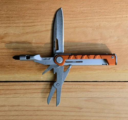Gerber ARMBAR DRIVE ORANGE Multitool mit Flaschenöffner - Vielseitiges Multitool im modernen Design mit rostfreiem Edelstahl und praktischem Flaschenöffner. Ideal für Outdoor-Aktivitäten und den Alltag.