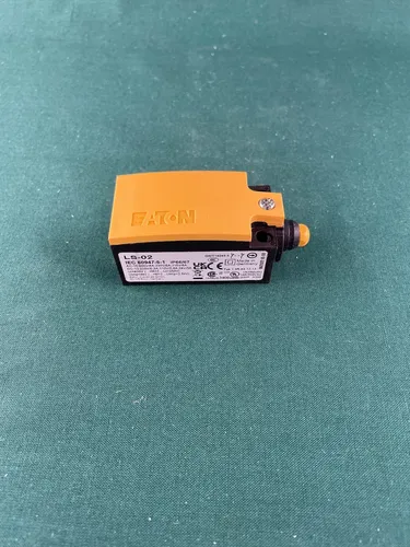 Eaton/Moeller Positionsschalter LS-02 - Druckschalter mit Kuppenstößel, erweiterbar und ideal für Sicherheitsfunktionen dank Zwangsöffnung nach IEC/EN, sorgt für höchste Sicherheit in Ihrer Anwendung.