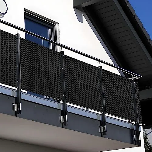 NYVI Polyrattan Balkon Sichtschutz Privafence 100x500 cm Schwarz - Blickdicht und Wetterfest - OPTIMALE PRIVATSPHÄRE - Gestalte Deinen Balkon oder Terrasse zum Rückzugsort mit 100% blickdichtem Polyrattan Sichtschutz. IDEAL FÜR DRAUSSEN - Schützt vor Wind und neugierigen Blicken, perfekt für Balkone und Terrassen. EINFACHE MONTAGE - Flexibel kürzbar und leicht zu montieren.