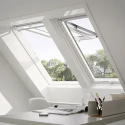 Velux Klapp-Schwingfenster GPU SK08 0084 Energie 4523 - Dachfenster mit 45°-Öffnungswinkel für ungehinderten Ausblick, energieeffizient mit U-Wert von 1,0 W/(m²K) und Schalldämmwert Rw 35dB für mehr Komfort.