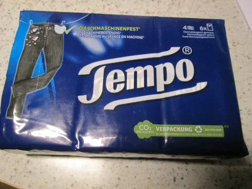 Tempo Taschentücher Ohne Menthol 56505 - Mini Taschentücher, vierlagig für extra Saugfähigkeit und mit praktischer Komfortöffnung – ideal für unterwegs.