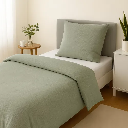 sleepling Bettwäsche Musselin Bettbezug – Stilvoller Knitter-Look - Entdecke die weiche Musselin Bettwäsche für ein angenehmes Schlafklima. Mit atmungsaktiven Eigenschaften und pflegeleichtem Design ist sie ideal für jede Jahreszeit. Hergestellt in der EU und zertifiziert für höchste Qualität.