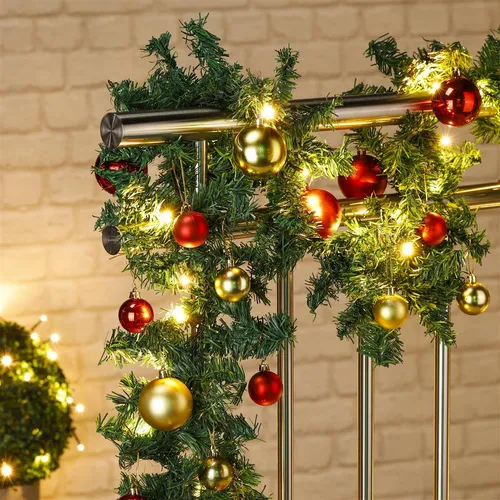 Weihnachtsgirlande 80 LED 5m - Festliche Türdekoration - Tannengirlande für Innen- & Außenbereich mit 80 LEDs und 36 Weihnachtskugeln in grün, gold und rot. Wiederverwendbar und nadelfrei für eine mühelose Dekoration.