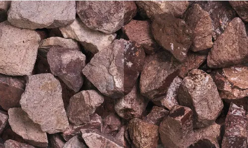 Bruchstein 30-60 mm - 500 kg Rot - Robuste Bruchsteine in ansprechendem Rot, ideal für dekorative Gartenprojekte oder als schicke Gestaltungselemente. Naturprodukt mit individuellen Formen und Farben.