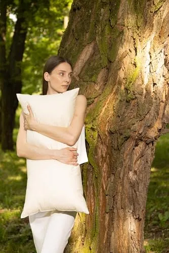 Vitaschlaf® Bio-Luxe-KBA Daune Kissen 40x80 cm - Bio Kissen aus 30% Daune, klimaneutral produziert und allergikerfreundlich – für einen erholsamen Schlaf mit optimaler Feuchtigkeitsregulation.