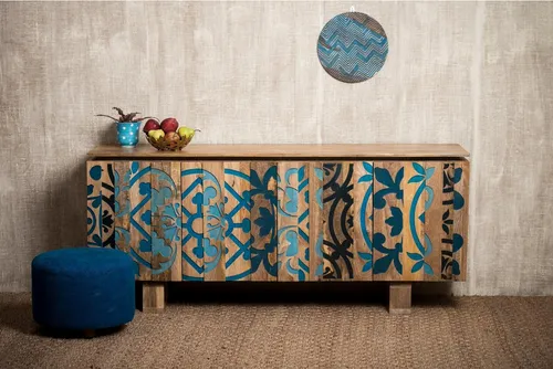 Sideboard HOME AFFAIRE "Layer" - Buntes Design mit 4 Türen - Kommode in Braun/Blau, aus FSC-zertifiziertem Massivholz Mango, bietet viel Stauraum und extravagantes Design mit schönen Schnitzereien. Ideal für stilvolle Einrichtung.