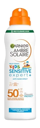 Garnier Ambre Solaire Kids Sensitive Expert+ Anti-Sand Spray LSF 50+, 150 ml - Wasserfestes Sonnenspray mit LSF 50+ für empfindliche Kinderhaut. Praktischer Sprühknopf ermöglicht schnelles und einfaches Auftragen, ideal für den Strand oder im Freien.