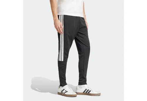 adidas Sportswear Sporthose TIRO WORDMARK schwarz XXXL - Sportliche adidas Hose mit elastischem Bund für optimalen Tragekomfort. Ideal für aktive Freizeitgestaltung und sportliche Aktivitäten. Material aus 100% Polyester sorgt für Langlebigkeit.