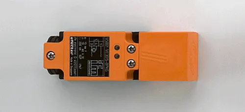 IFM Induktiver Sensor IV5004 IVE4020BCPKG - Präzise Erkennung - Induktiver Sensor, ideal für berührungslose Objekterkennung in der Automatisierungstechnik, sorgt für hohe Effizienz und Zuverlässigkeit.