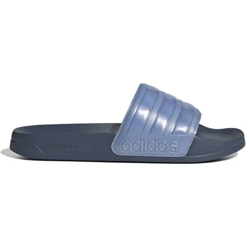 adidas Unisex Adilette Shower Slides Flipflop – Bequeme Duschsandalen - Dusch- & Badeschuhe für Herren mit regulärer Passform, synthetischem Riemen und vorgeformtem Fußbett für optimalen Komfort.