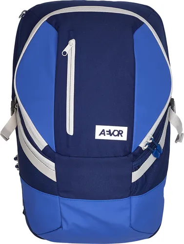 AEVOR Backpack Sportspack Rucksack 48 cm mit Laptopfach - Blau - Der AEVOR Sportspack Rucksack ist ideal für Sport und Uni. Mit erweiterbarem Volumen, atmungsaktivem Rückenpolster und einem sicheren Fach für dein 15'' Notebook. Hergestellt aus 50% recyceltem Material, praktisch und umweltbewusst.