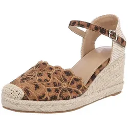Ital-Design Beige Wedges mit Blumenstickerei – Elegante Schnürpumps für den Sommer - Stylische Keilabsatz-Pumps in Beige mit Blumenstickerei, Absatzhöhe 8 cm und Plateauhöhe 2 cm. Perfekt für sommerliche Anlässe und bequem im Alltag.