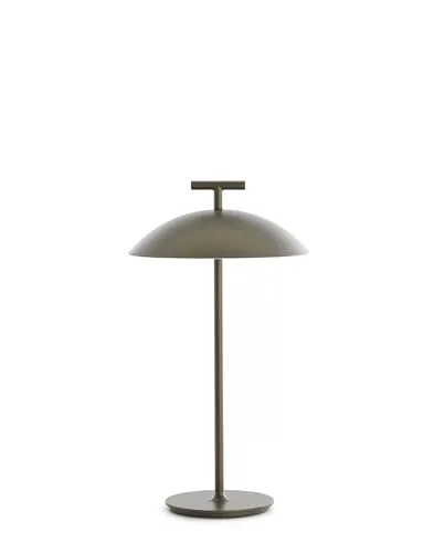 Kartell Mini Geen-A Tischleuchte - Dimmbare Batterieversion in Bronze - Elegante Tischleuchte von Ferruccio Laviani, ideal für den Innen- und Außenbereich. Mit dimmbarer Funktion und bis zu 40 Stunden Batterielaufzeit für flexible Lichtgestaltung.