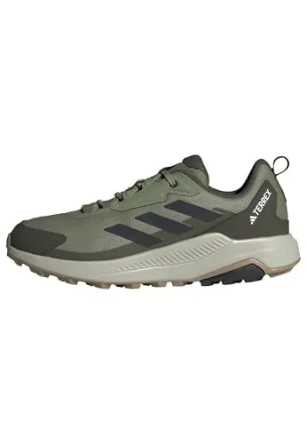 adidas Terrex Anylander Wanderschuh tent green/carbon/olive strata (A98F) - Der adidas Terrex Anylander Wanderschuh bietet optimalen Halt und Komfort für Herren beim Wandern. Leicht, mit verstärkter Zehenkappe und Traxion Außensohle für besten Grip auf jedem Terrain. Hergestellt aus 20 % recycelten Materialien.