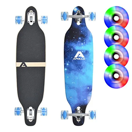 Apollo Longboard BlueSky – Komplettboard für Freeride und Cruiser - Erlebe Fahrspaß pur mit dem Apollo Longboard BlueSky! Das 38 x 9,25 Zoll große Twin-Tip Board überzeugt durch seine robuste Bauweise aus 8 Holzlagen und die coolen LED-Rollen für einen einzigartigen Look.
