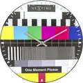 Wanduhr Testpage Dome gewölbtes Glas Ø 35 cm