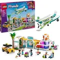 LEGO Friends Heartlake City Flughafen mit Flugzeug, Bauset mit Spielzeug Flieger, Taxi und Gepäckwagen, 7 Minifiguren der Caraktere, Baby und Hund...