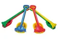 Simba 107124115 - Rechen und Schaufel, 4-Fach Sortiert, es Wird nur EIN Artikel geliefert, 56cm, Sandspielzeug