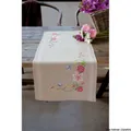 Vervaco Tischläufer Stickset "Rosa Blumen mit Schmetterlingen", vorgezeichnet