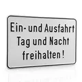 Betriebsausstattung24 Hinweisschild „Ein- und Ausfahrt Tag und Nacht freihalten!“ - Aluminium - 30,0x 20,0 cm - Schilder zur Grundbesitzkennzeichnung