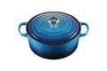 Le Creuset Signature Gusseisen-Bräter mit Deckel, Ø 26 cm, Rund, Für alle Herdarten und Induktion geeignet, Volumen: 5,3 l, 5,135 kg, Azure, 21177262202430